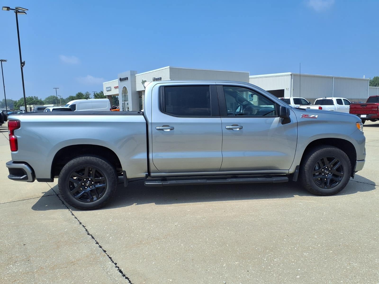 Used 2025 Chevrolet Silverado 1500 RST AWD/4WD image 2