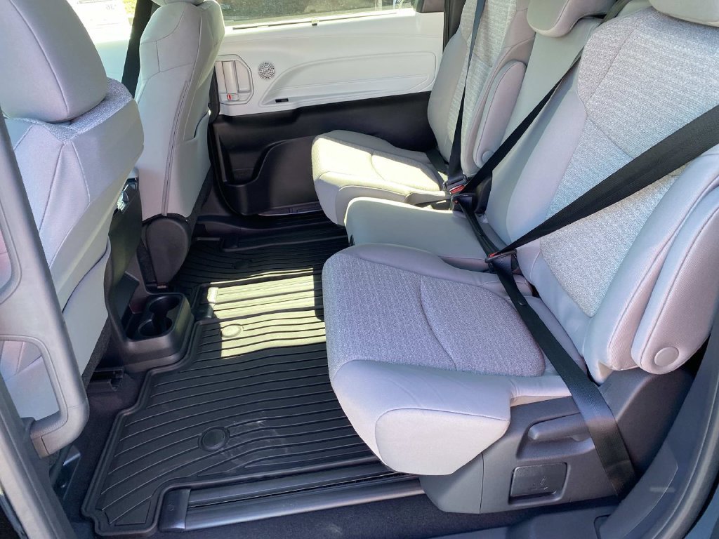 New 2026 Toyota Sienna LE FWD image 11