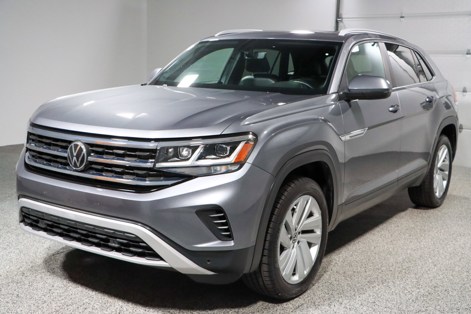 Used 2022 Volkswagen Atlas Cross Sport SE image 32