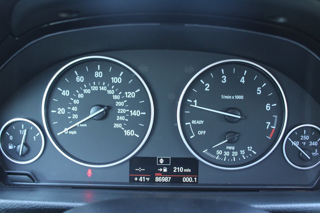 Used 2013 BMW 335i xDrive Sedan AWD/4WD image 22