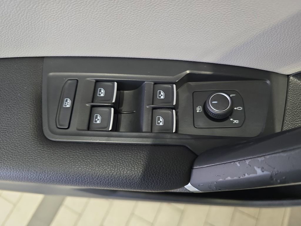 Used 2020 Volkswagen Tiguan SEL image 28