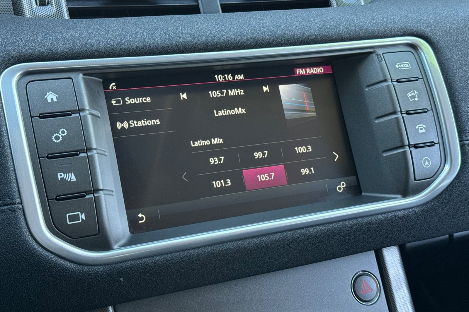 Used 2019 Land Rover Range Rover Evoque SE image 25