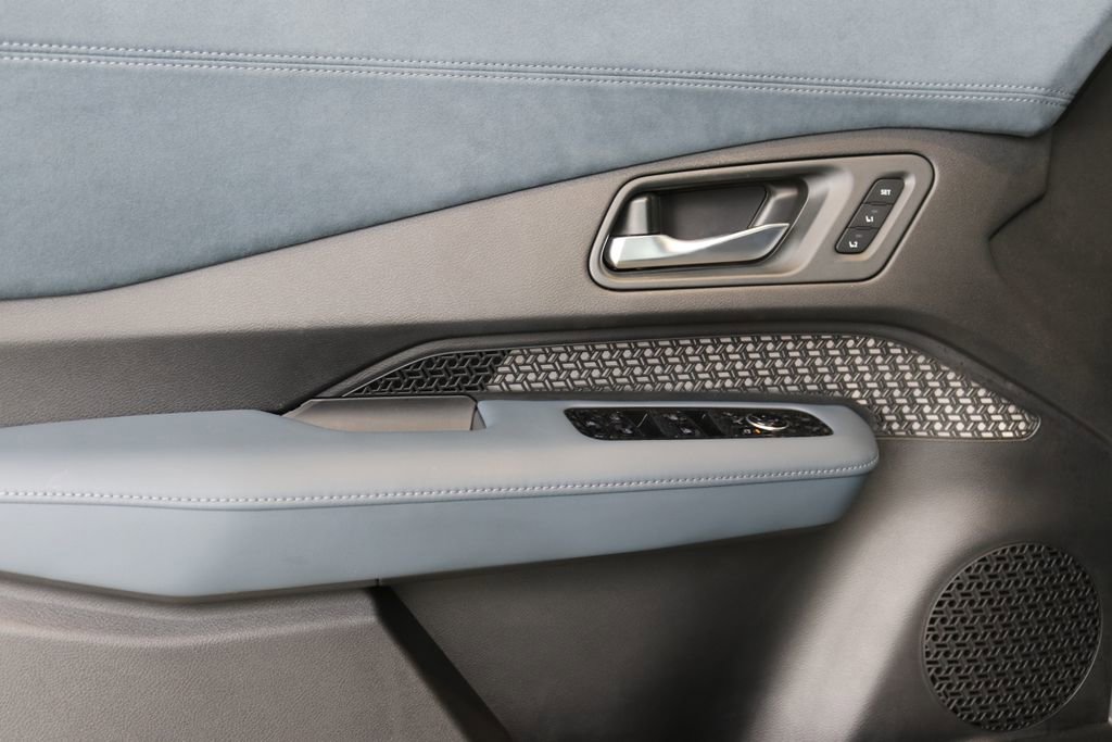 Used 2024 Nissan Ariya AWD image 13