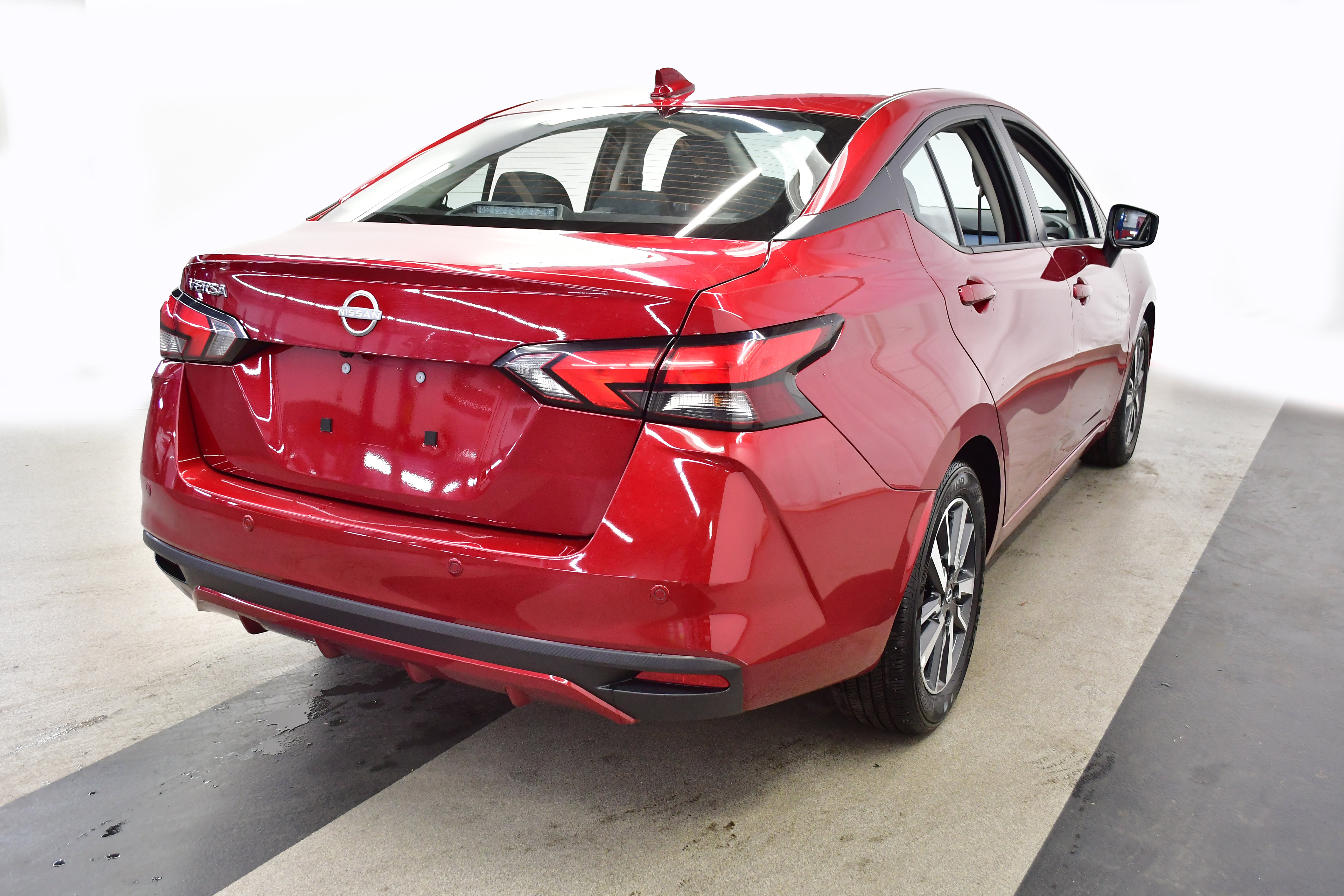 Used 2025 Nissan Versa SV FWD image 7