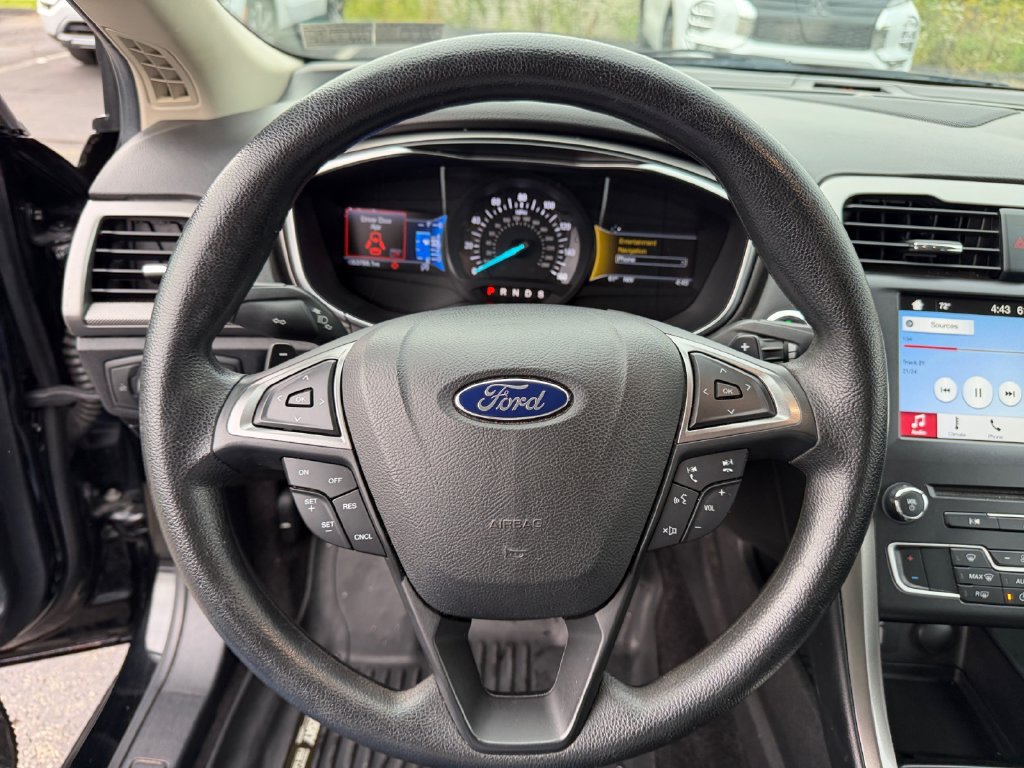 Used 2017 Ford Fusion SE w/ Fusion SE Technology Package FWD image 15