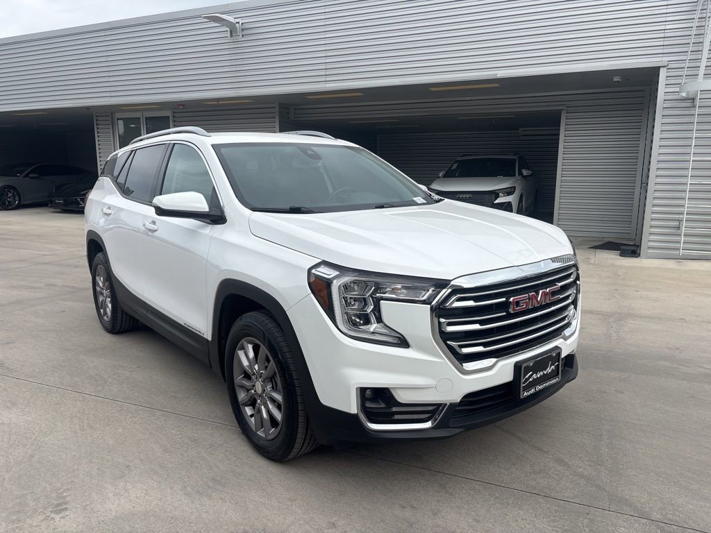 Used 2024 GMC Terrain SLT image 3