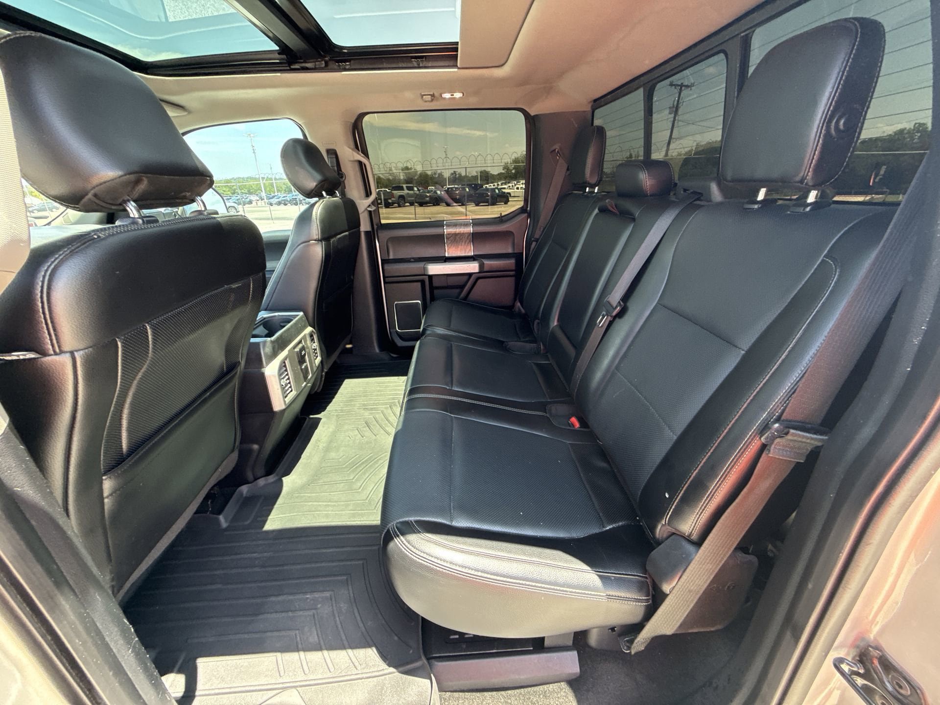 Used 2017 Ford F250 Lariat w/ Lariat Ultimate Package AWD/4WD image 26