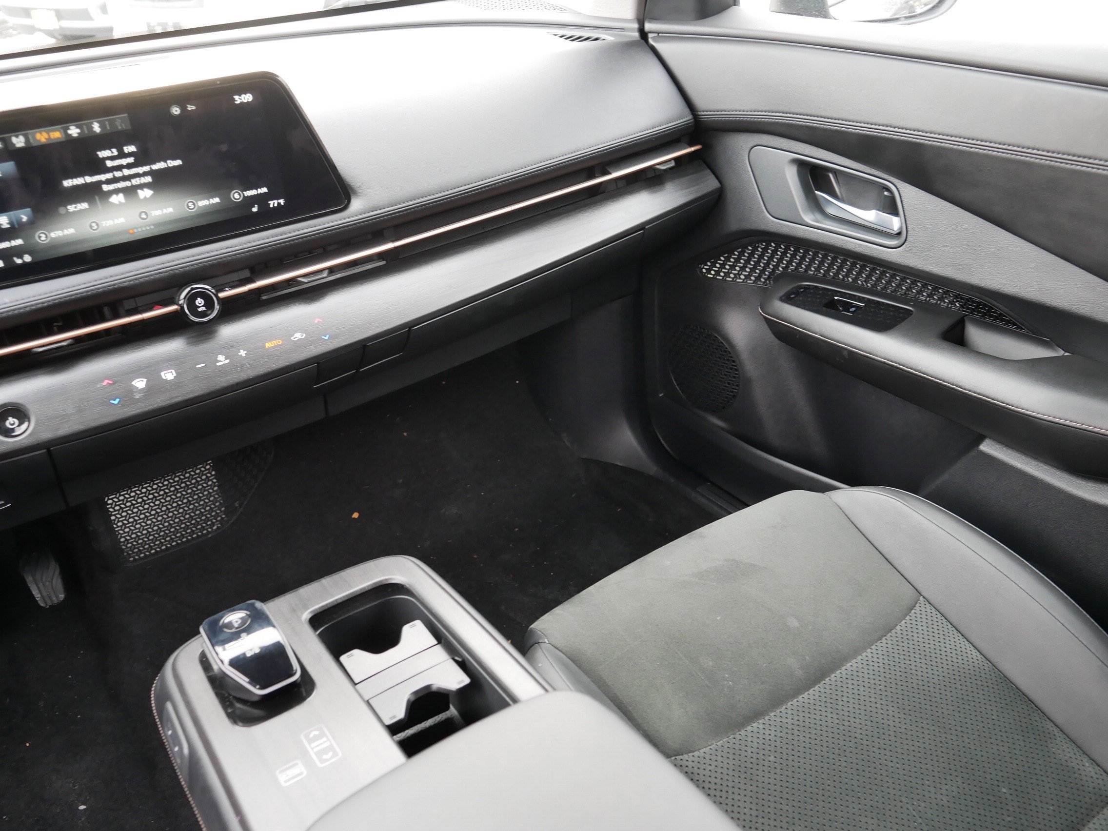 Certified 2023 Nissan Ariya AWD image 11