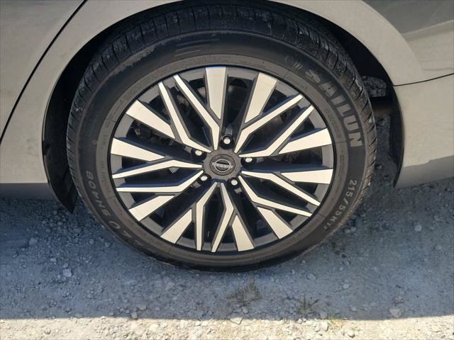 Used 2024 Nissan Altima 2.5 SV FWD image 7
