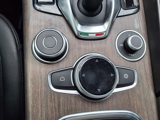 Used 2020 Alfa Romeo Giulia Ti image 25