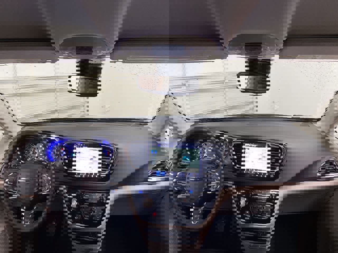 Used 2024 Chrysler Pacifica Touring-L image 12