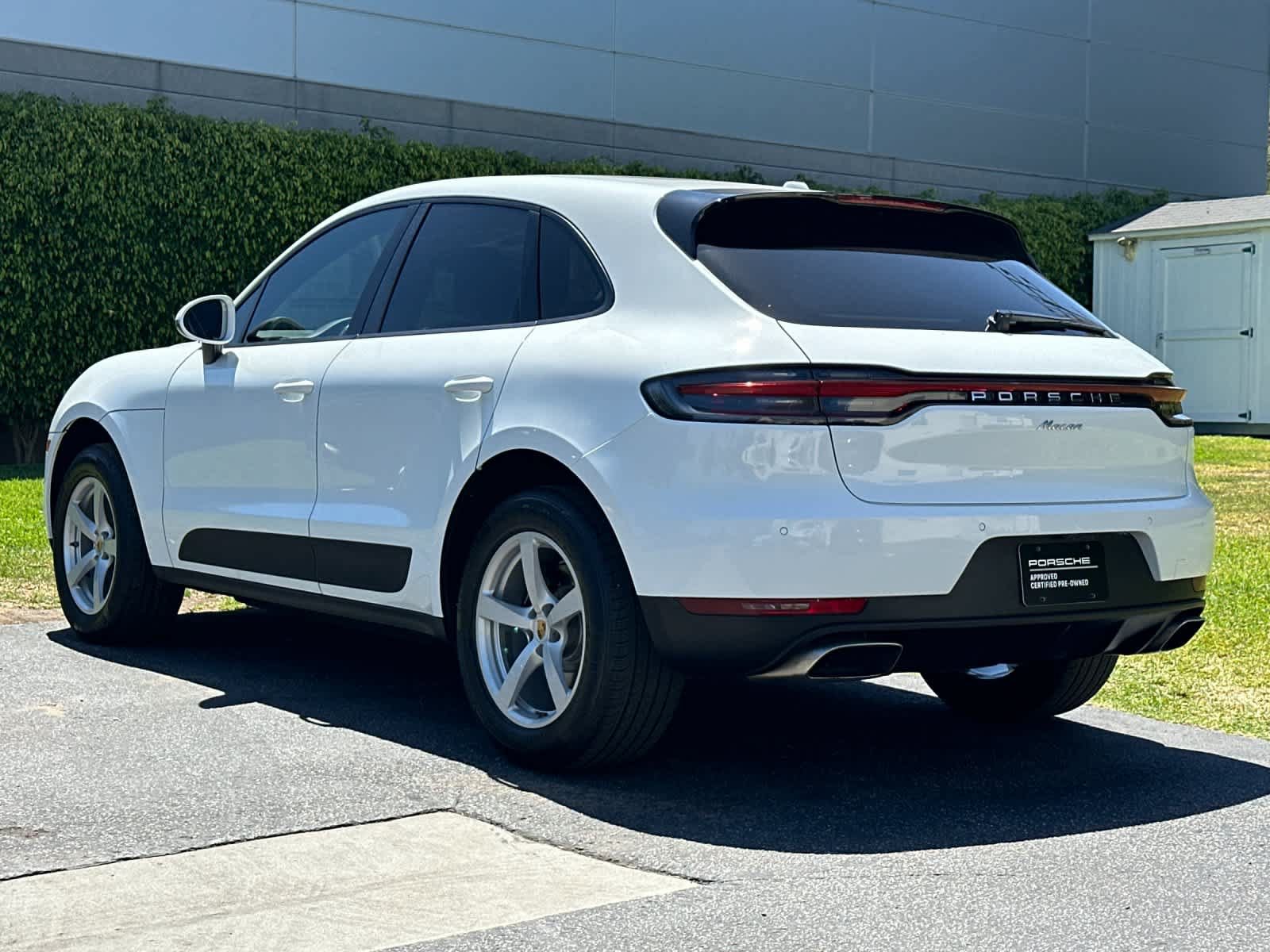 Certified 2019 Porsche Macan AWD/4WD image 3