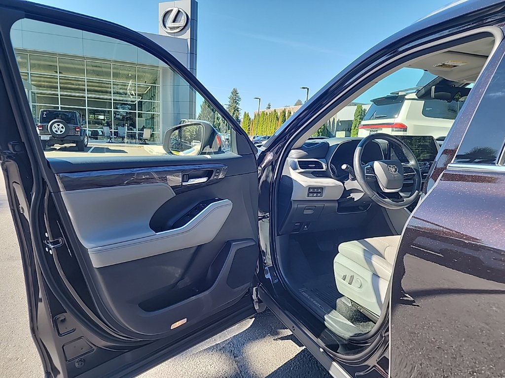 Used 2021 Toyota Highlander Platinum AWD/4WD image 9