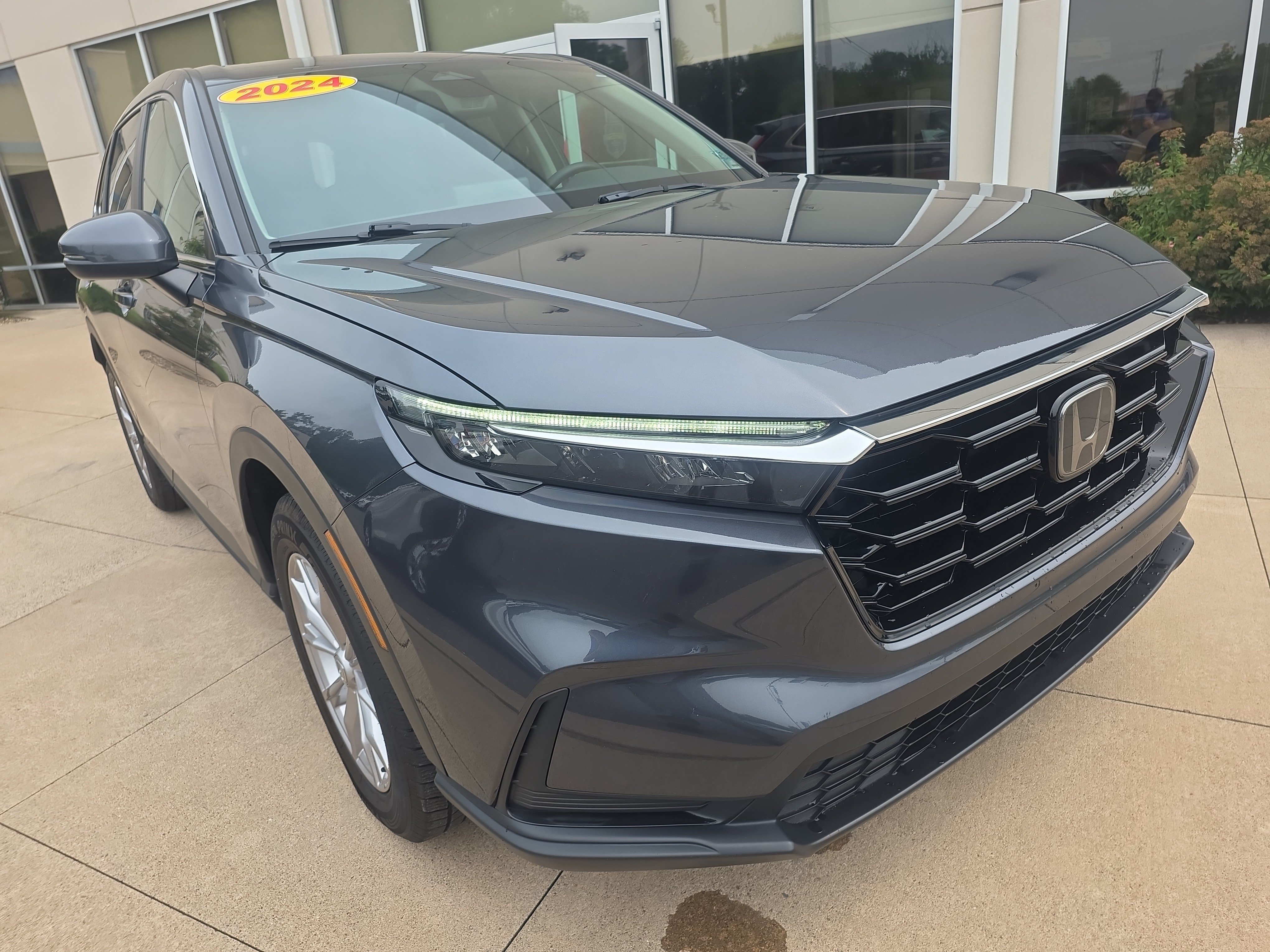 Used 2024 Honda CR-V EX image 3