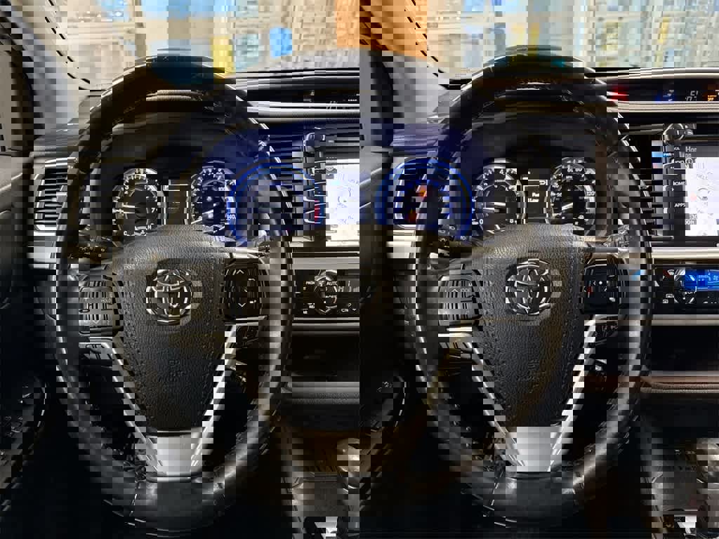 Used 2019 Toyota Highlander XLE image 25