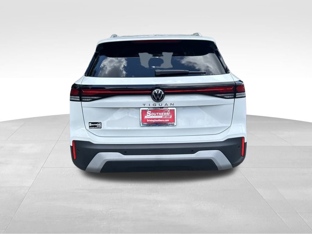 Used 2025 Volkswagen Tiguan S w/ 18" Wheel Package image 9