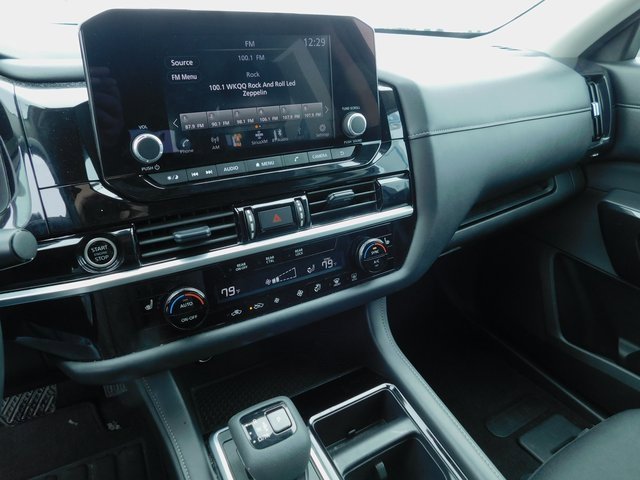 Used 2024 Nissan Pathfinder SV image 29