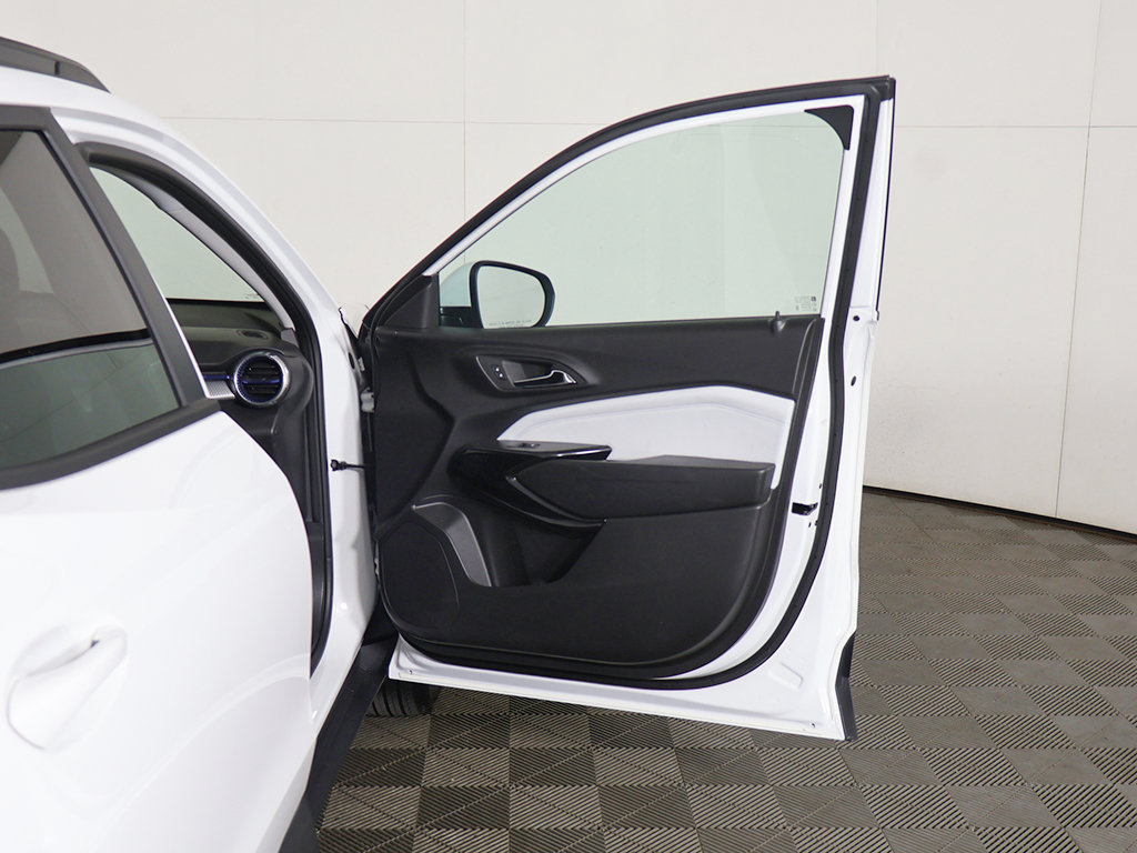Used 2026 Chevrolet Trax LT FWD image 16
