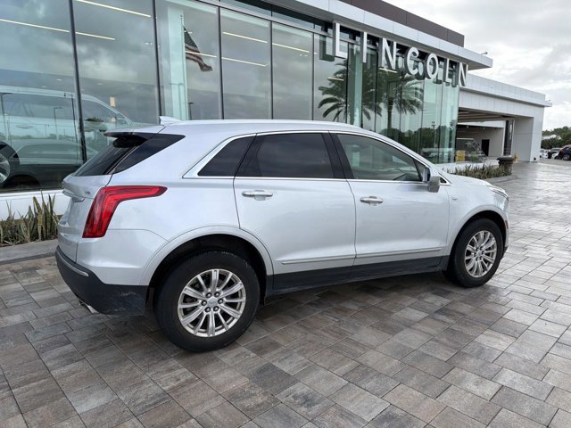 Used 2019 Cadillac XT5 FWD image 2