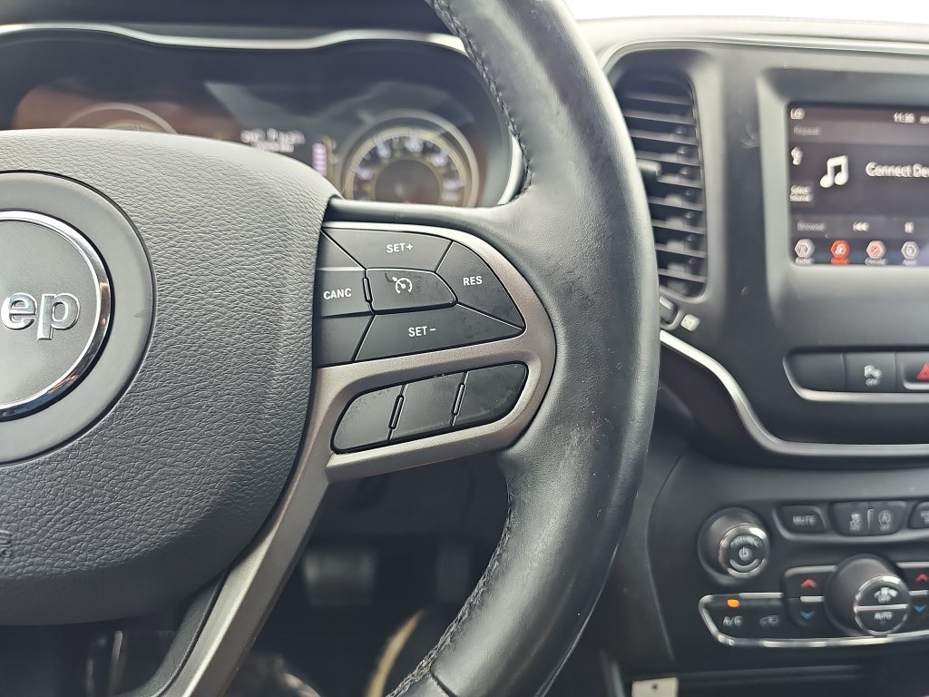 Used 2019 Jeep Cherokee Latitude Plus w/ Comfort/Convenience Group FWD image 18