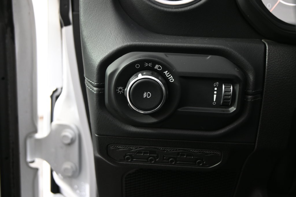 Used 2024 Jeep Wrangler Unlimited Sahara w/ Safety Group AWD/4WD image 23