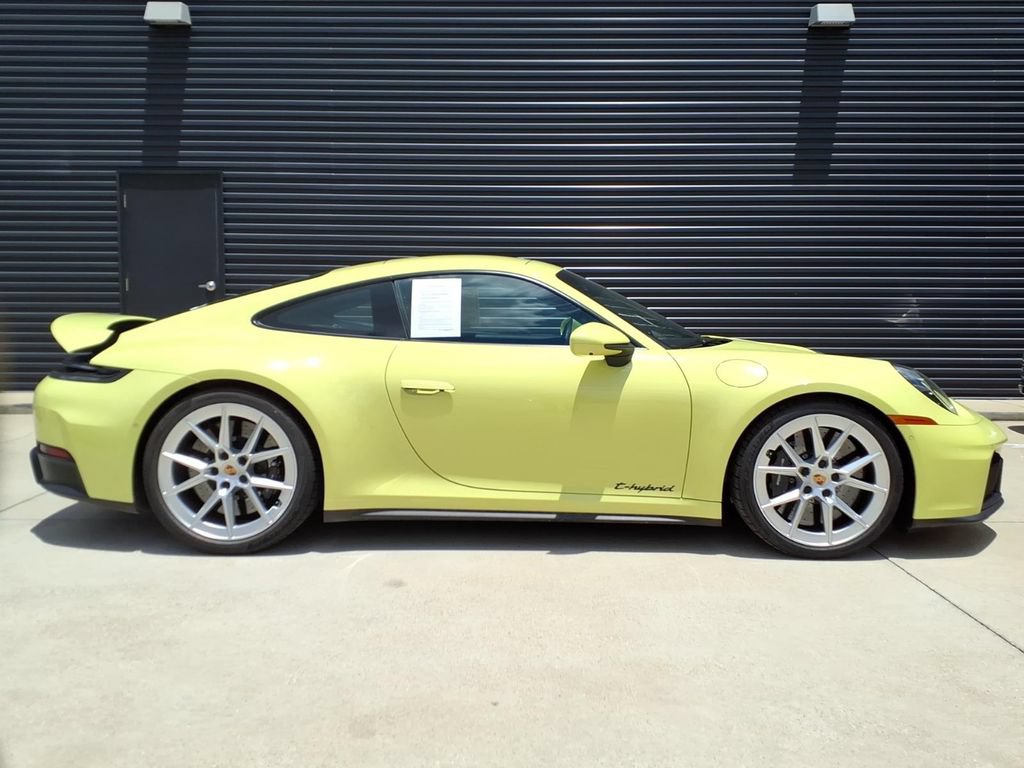 Certified 2025 Porsche 911 Carrera GTS RWD image 7