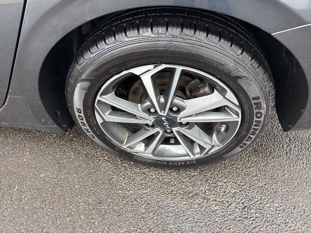 Used 2023 Kia Forte LXS w/ LXS Technology Package image 41