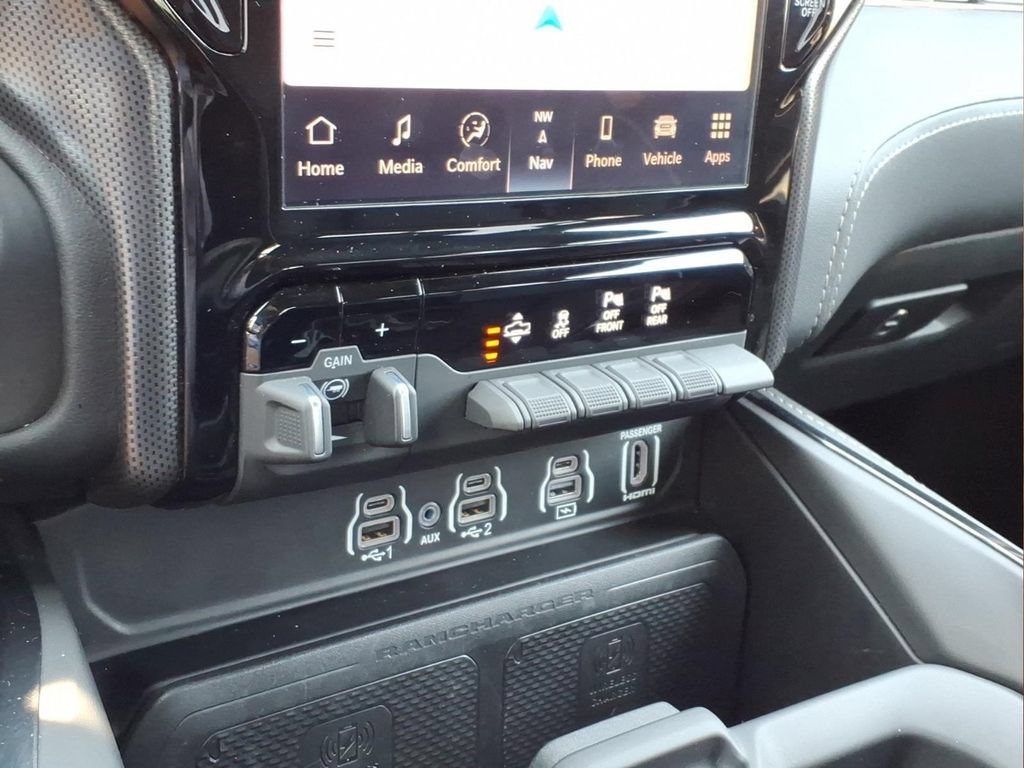 Used 2025 RAM 1500 Limited AWD/4WD image 7
