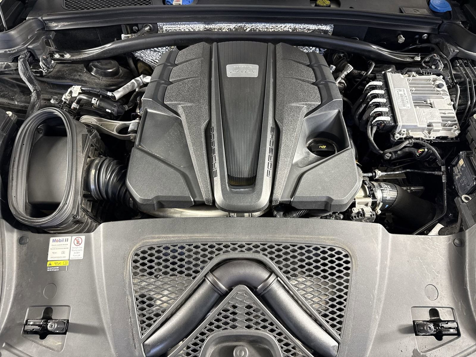 Used 2022 Porsche Macan S image 25