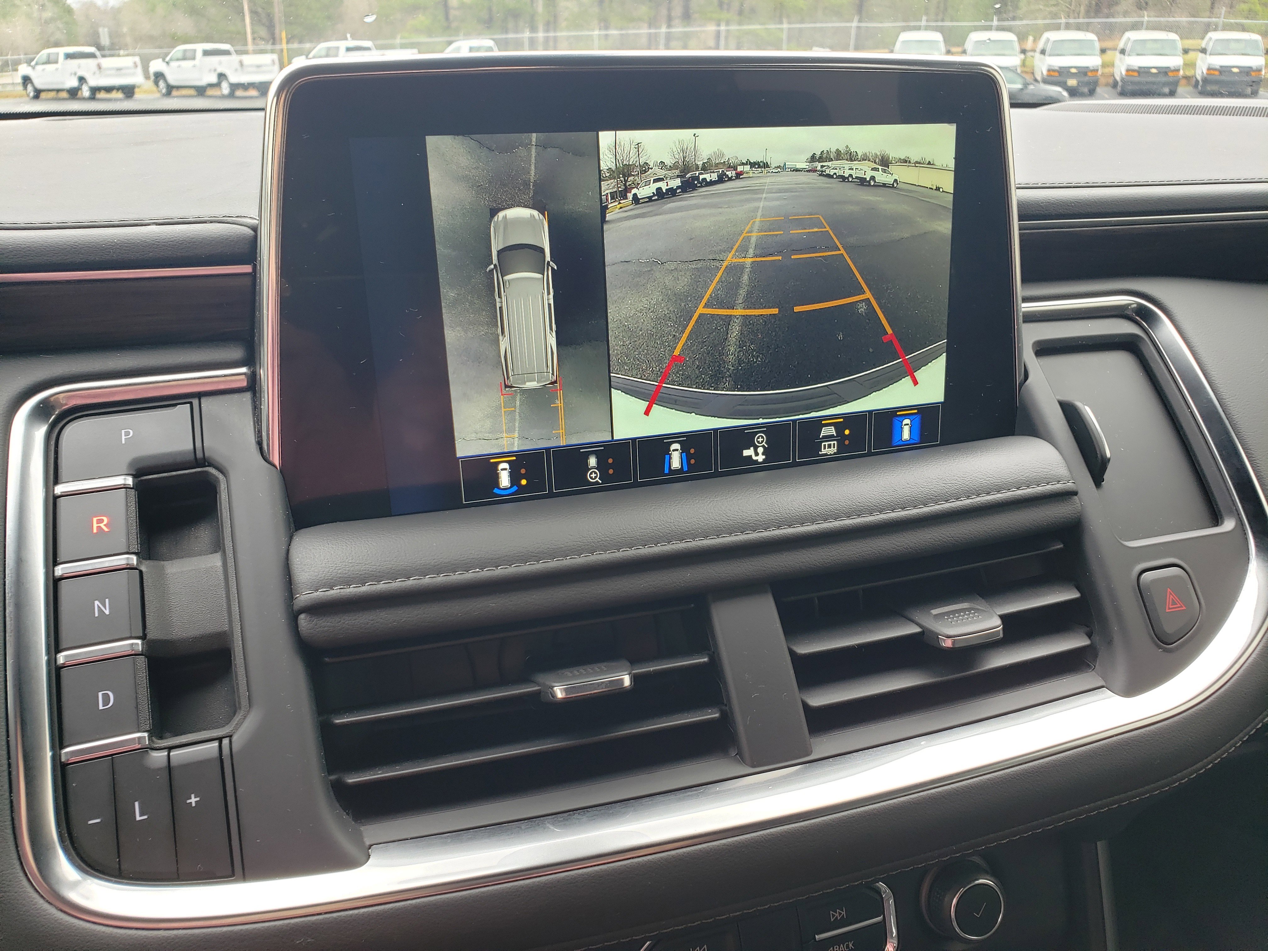 Used 2022 Chevrolet Suburban Z71 w/ Luxury Package image 40