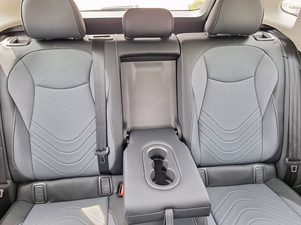 Used 2025 Volkswagen Tiguan SE FWD image 29