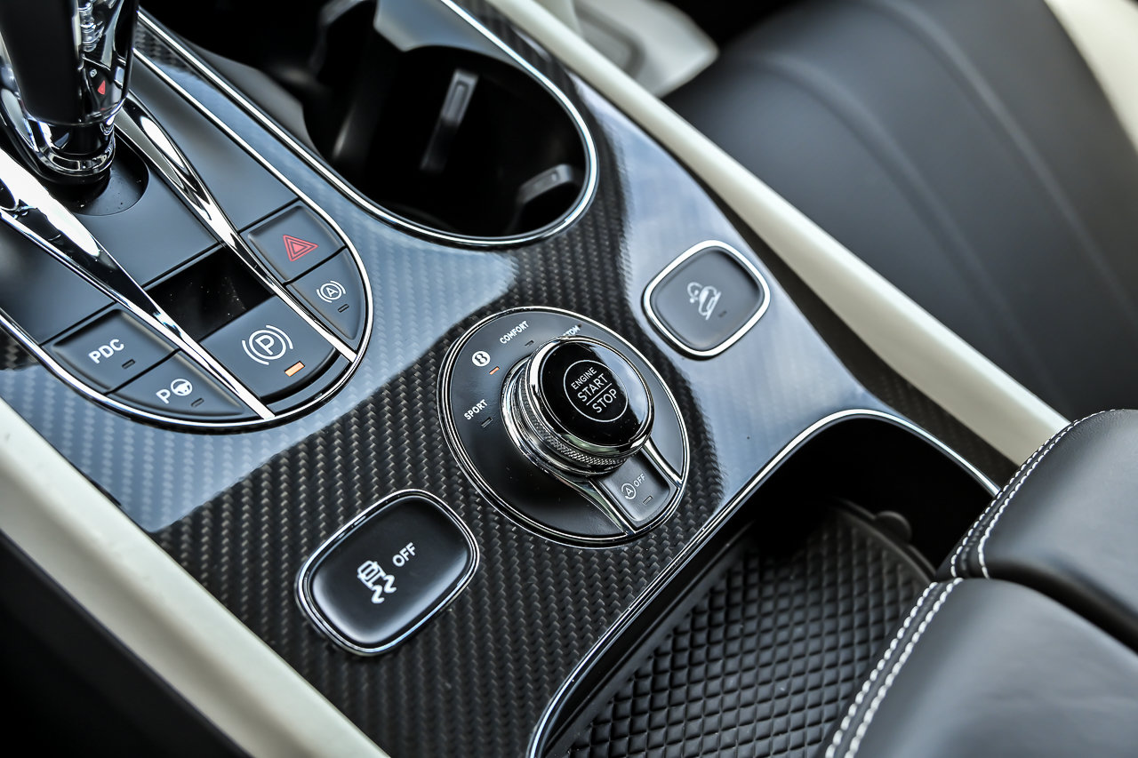 Used 2022 Bentley Bentayga AWD/4WD image 40