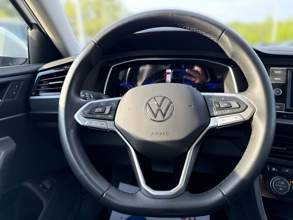 Used 2023 Volkswagen Jetta SE w/ Panoramic Sunroof Package FWD image 11