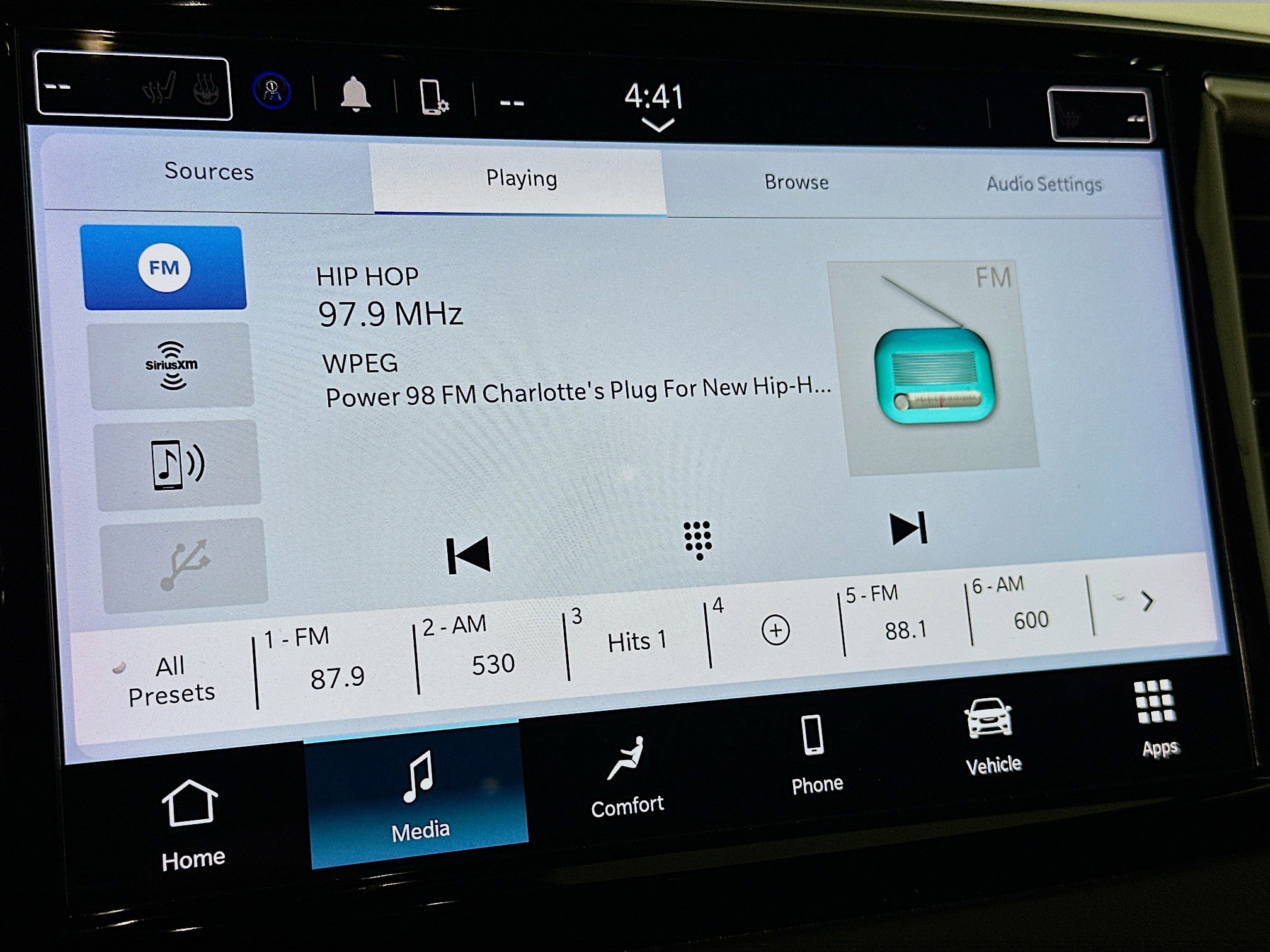 Used 2024 Chrysler Pacifica Touring-L image 21