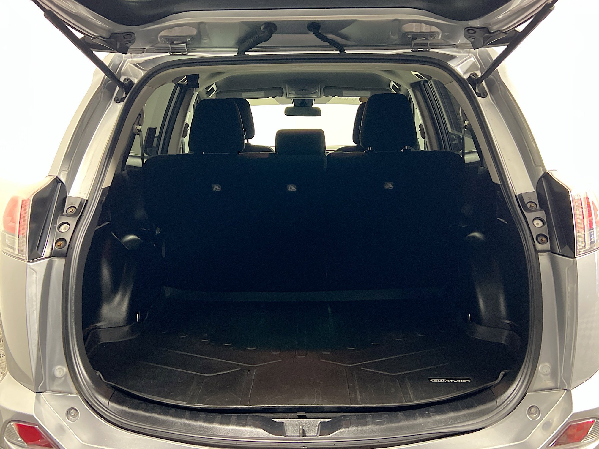 Used 2017 Toyota RAV4 LE image 33