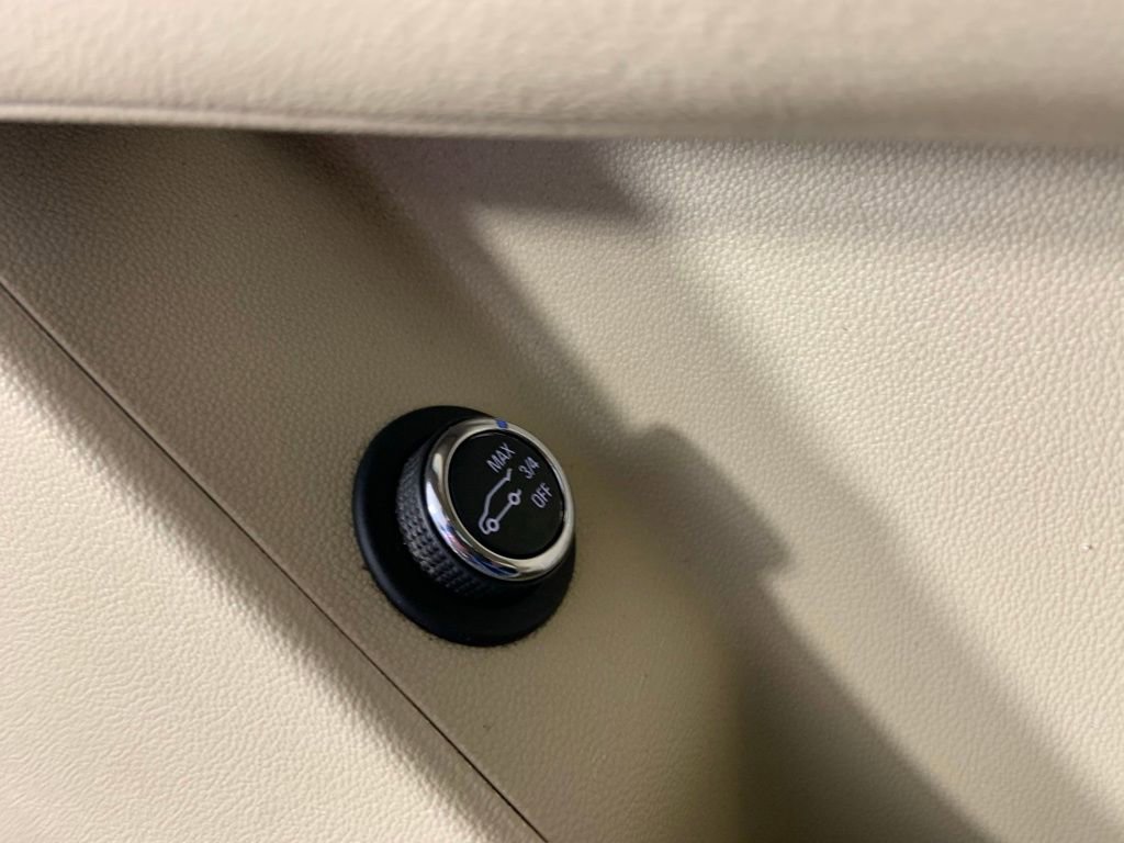 Used 2018 Cadillac XT5 Luxury w/ Driver Awareness Package FWD image 29