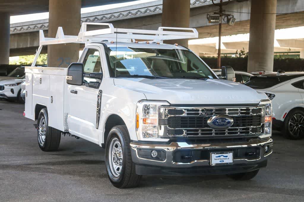 New 2026 Ford F350 XL w/ XL Chrome Package image 3