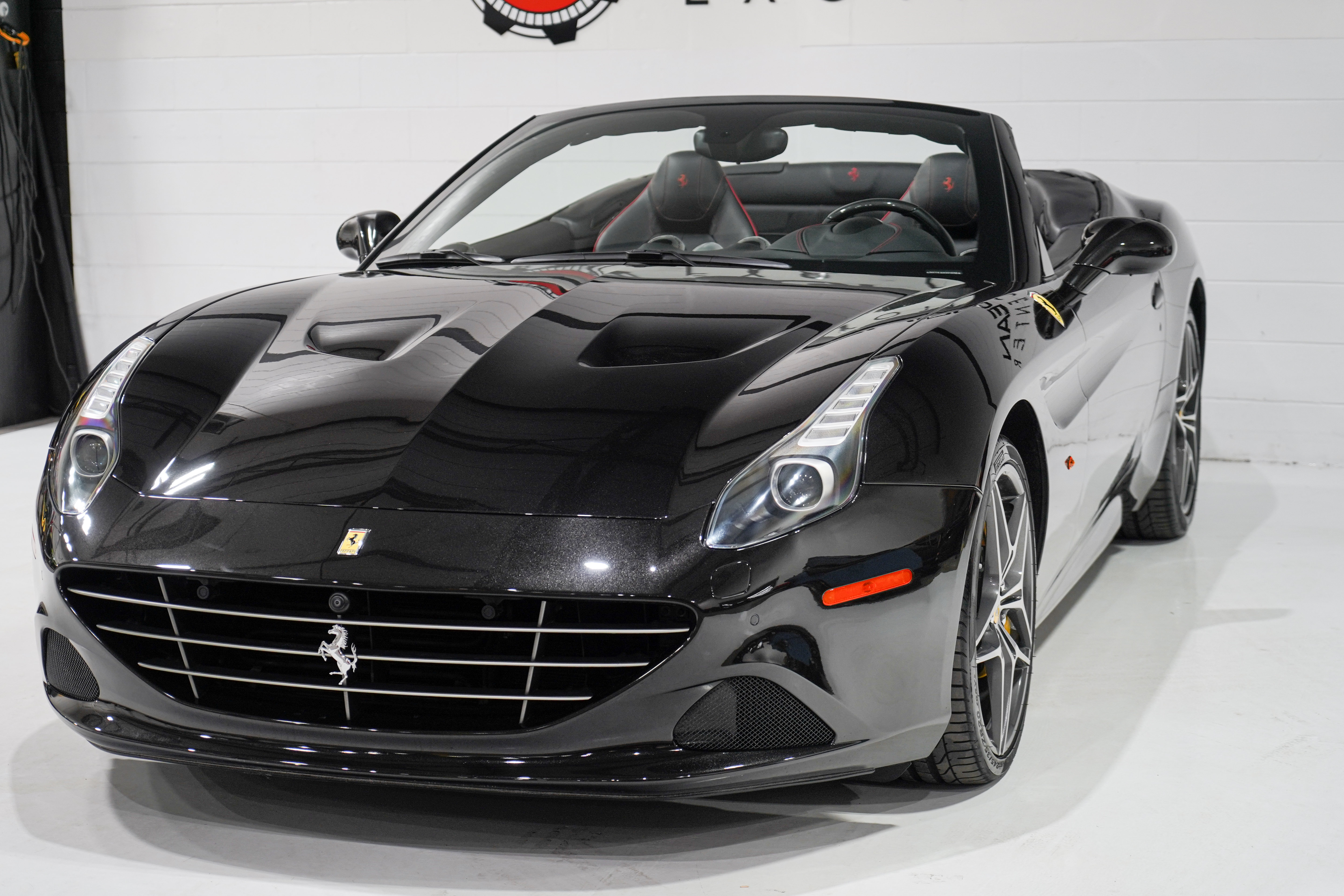 Used 2016 Ferrari California T RWD image 33