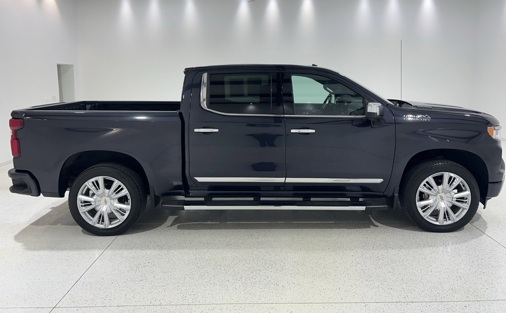 Used 2023 Chevrolet Silverado 1500 High Country w/ High Country Premium Package image 6