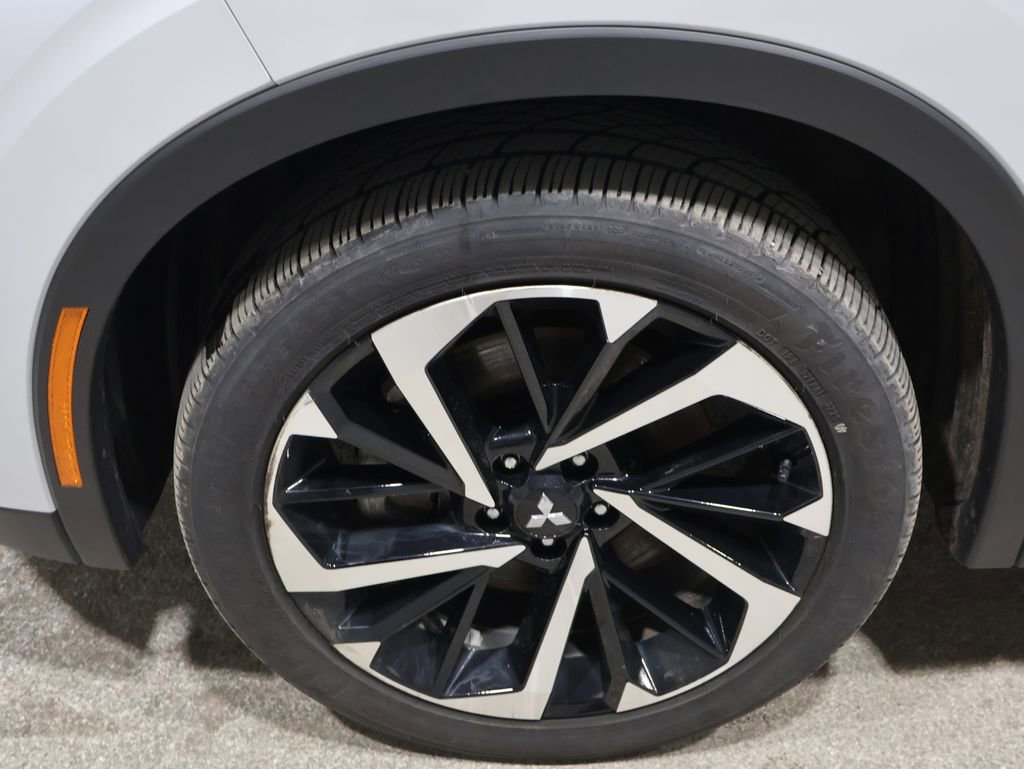 Used 2024 Mitsubishi Outlander SE image 9