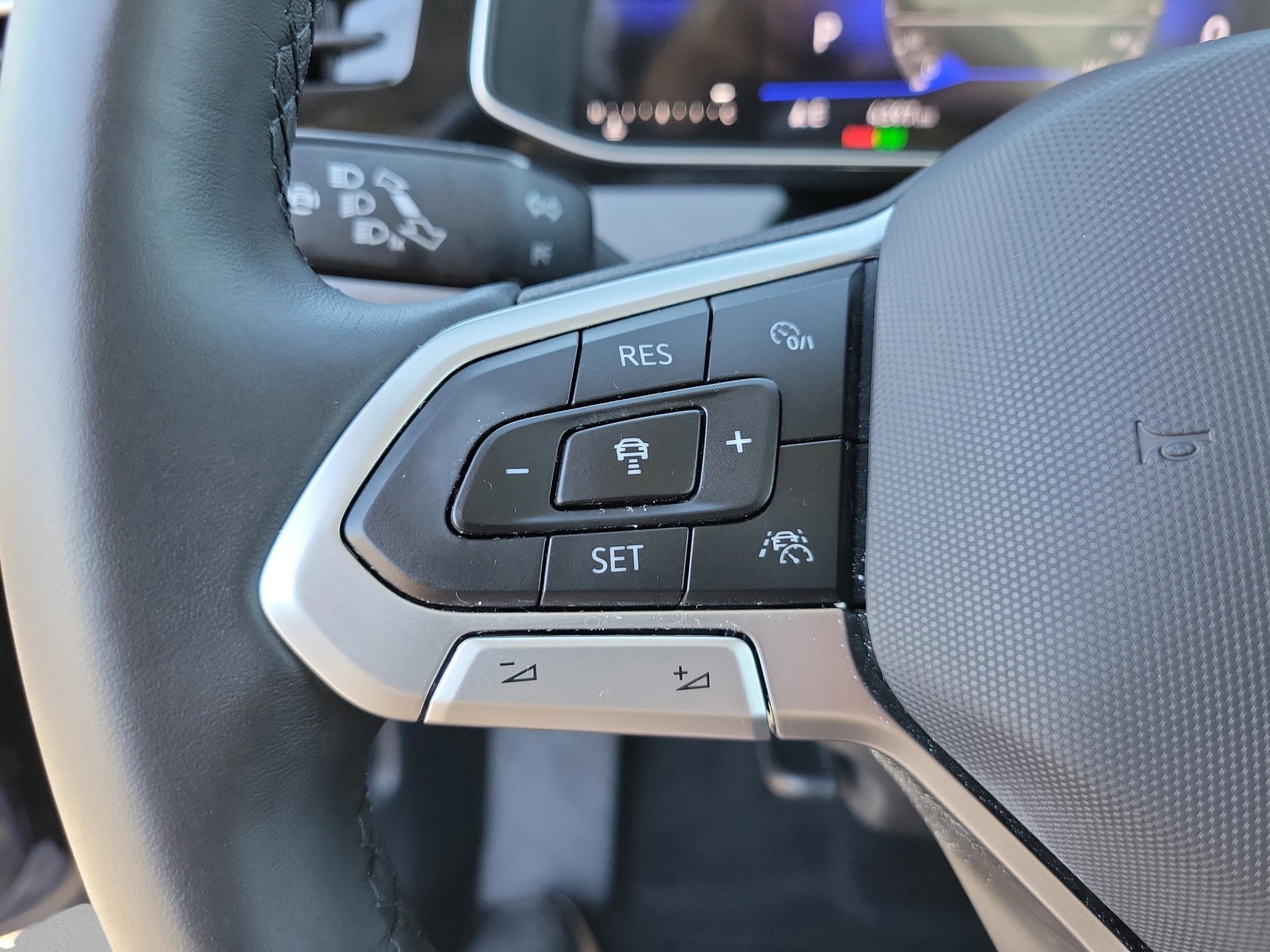 Used 2025 Volkswagen Jetta SE image 34