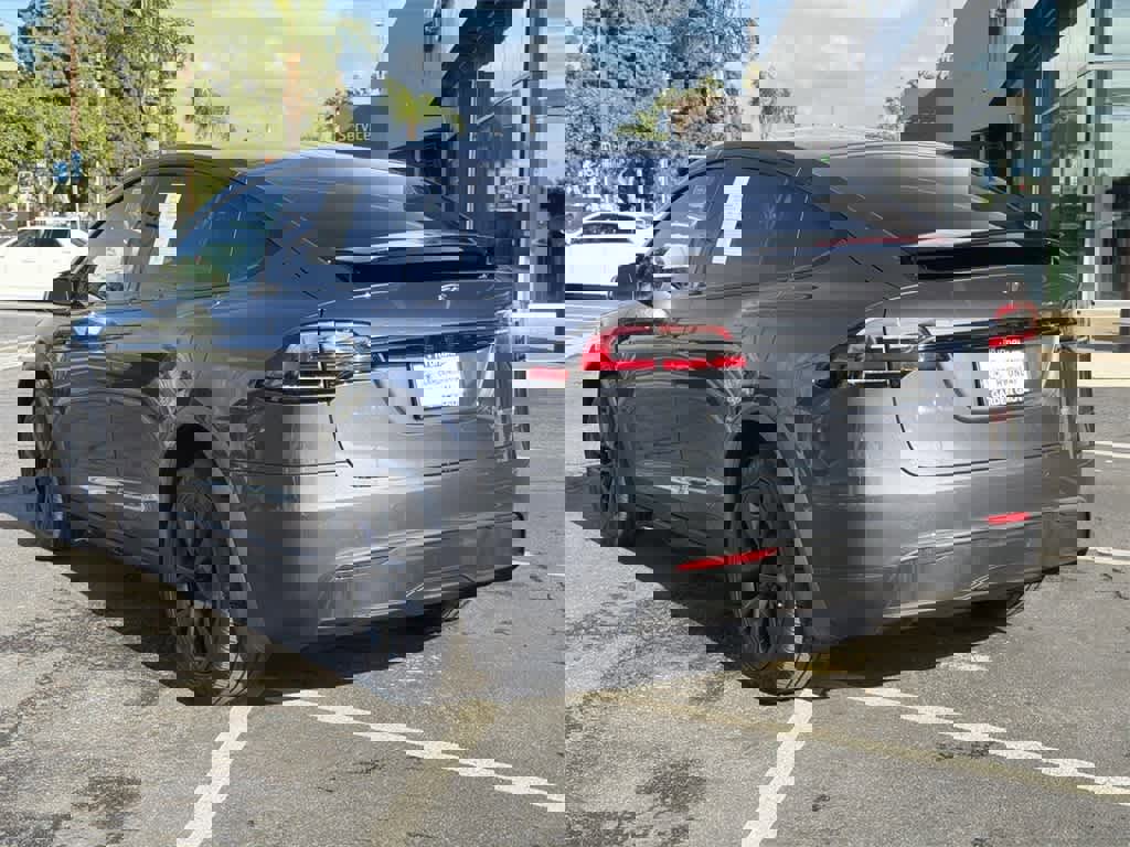 Used 2022 Tesla Model X Plaid image 4