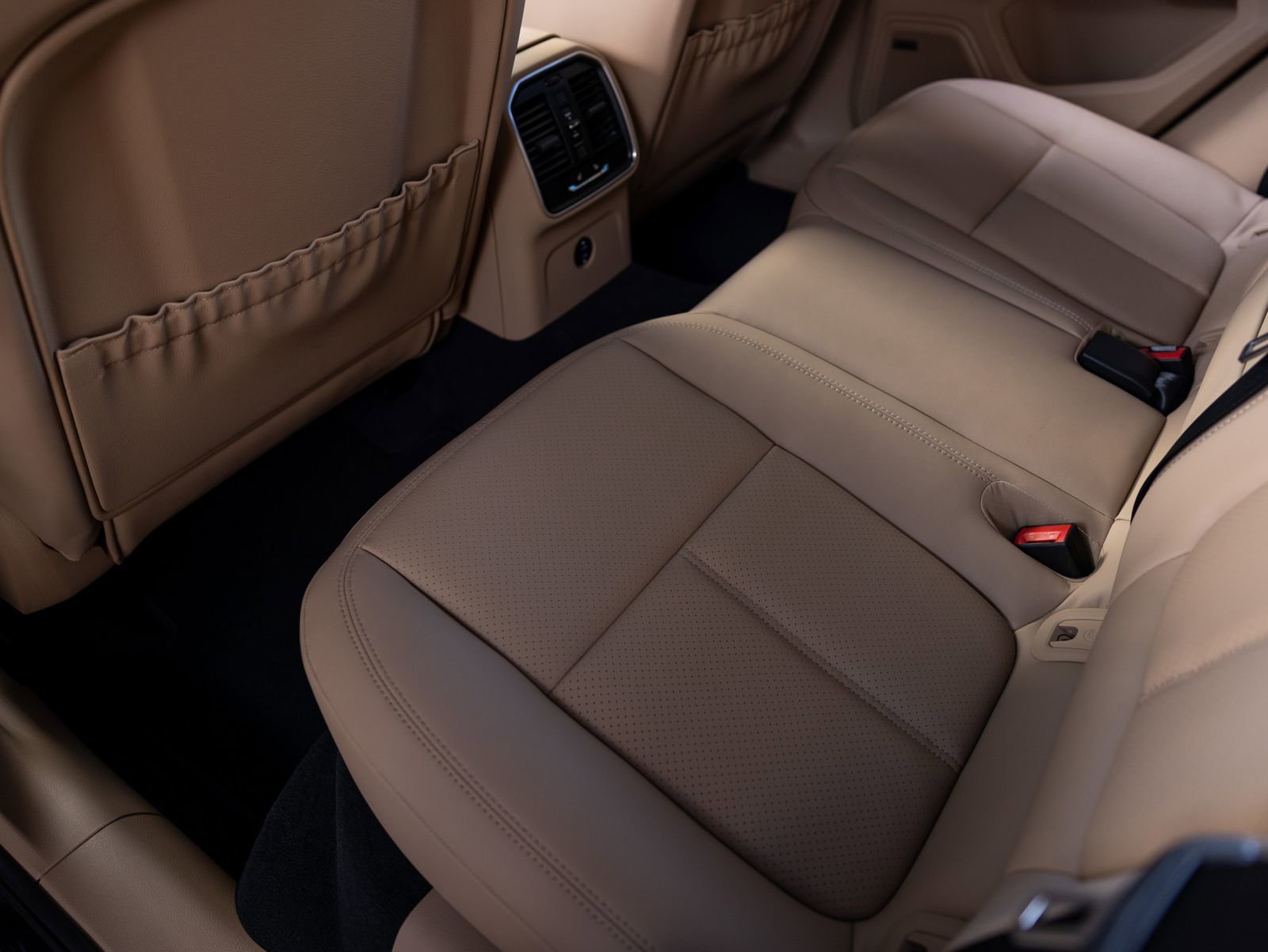 Certified 2025 Porsche Macan S image 42