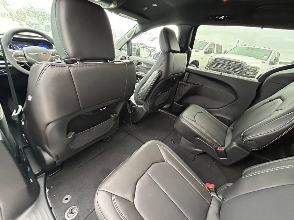 New 2026 Chrysler Pacifica Select image 37
