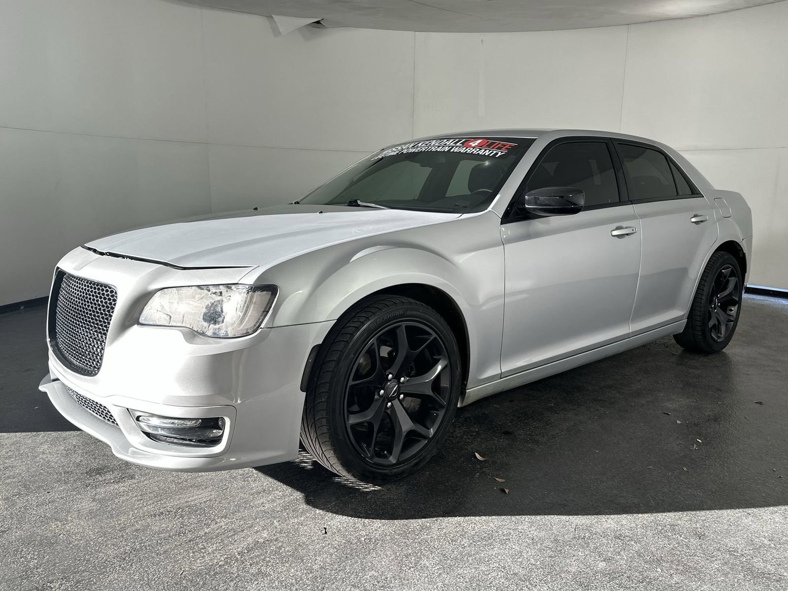 Used 2020 Chrysler 300 Touring w/ Sport Appearance Package image 4