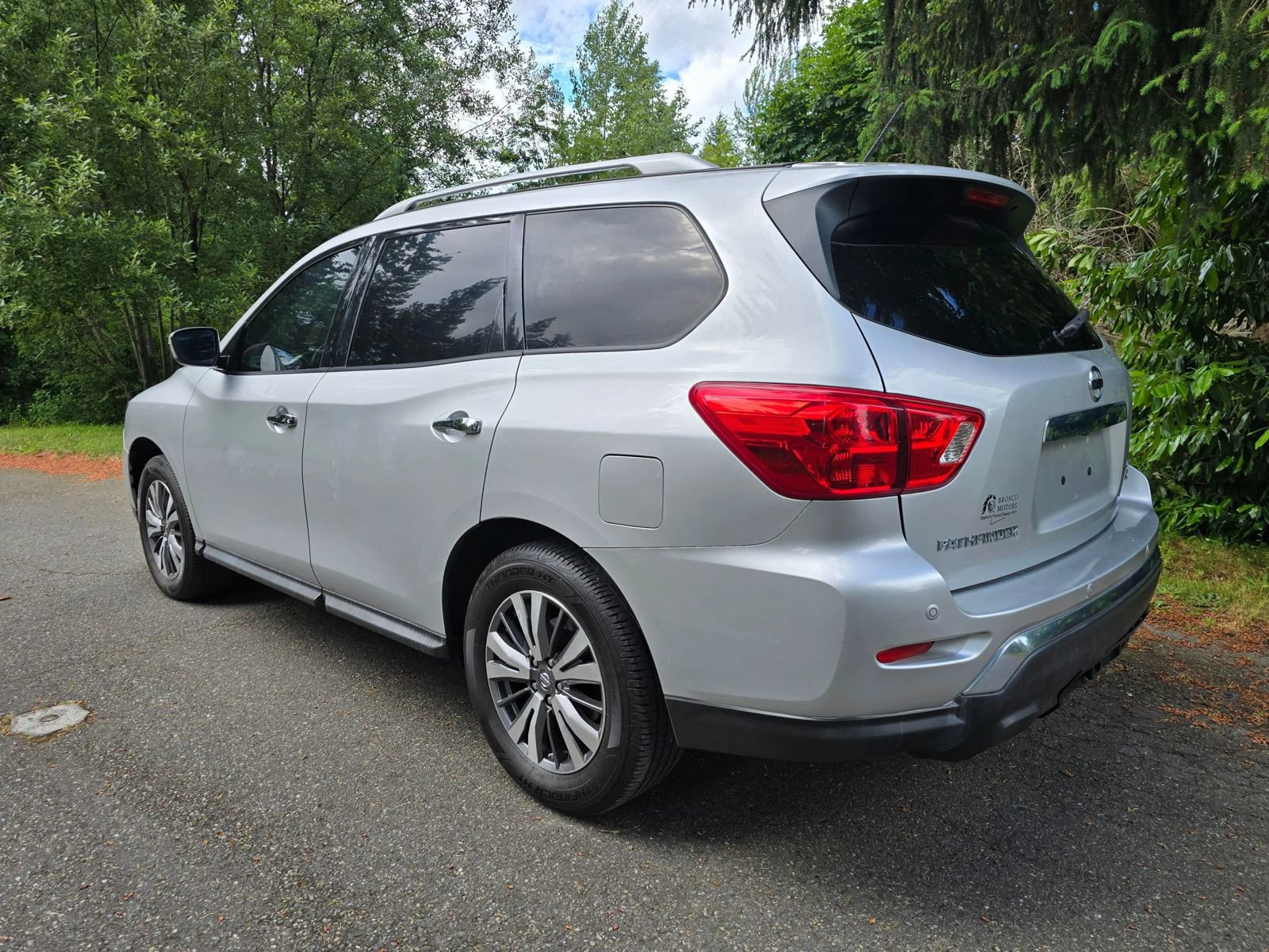 Used 2018 Nissan Pathfinder SV AWD/4WD image 3