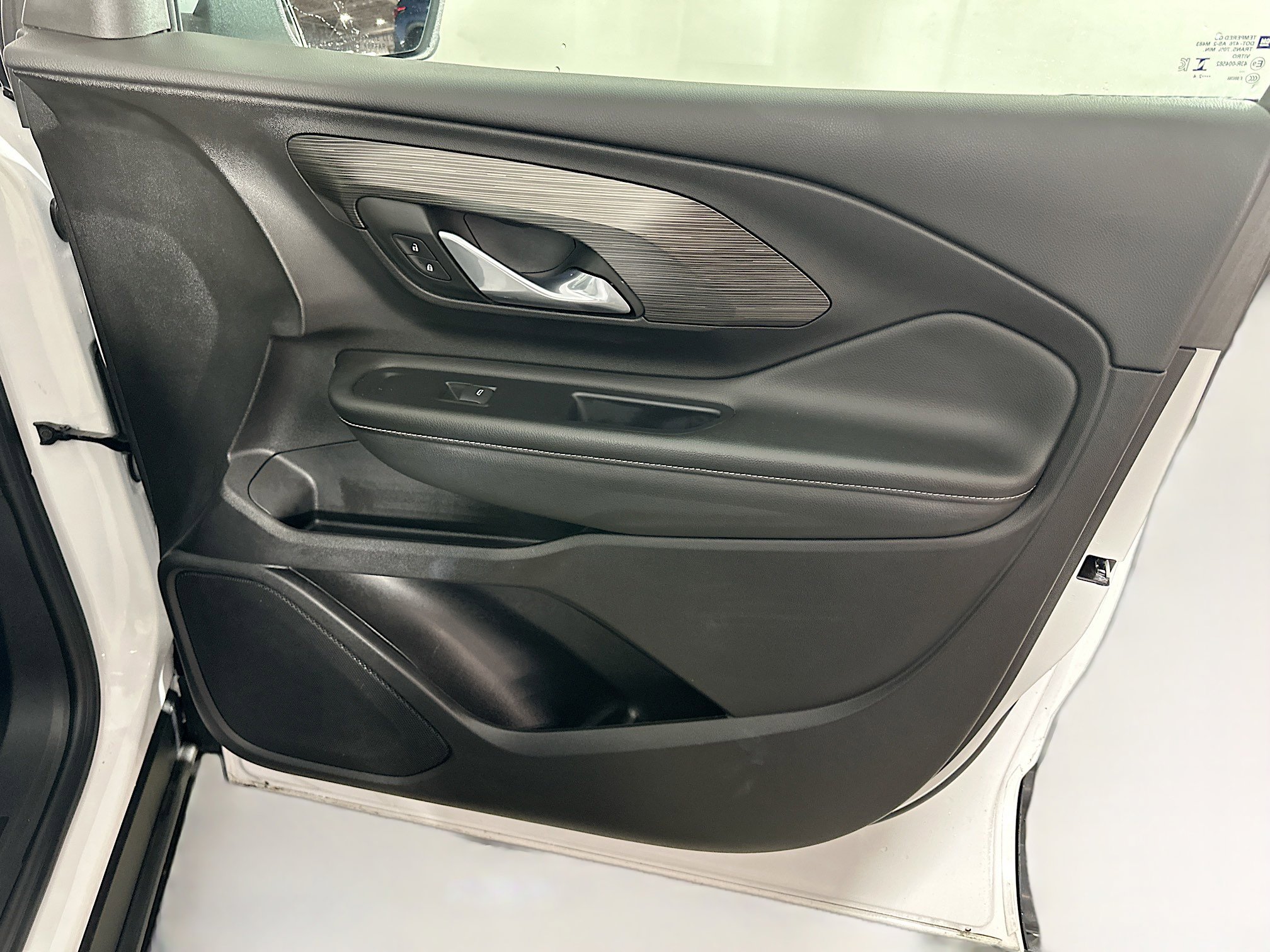 Used 2024 GMC Terrain SLT image 32