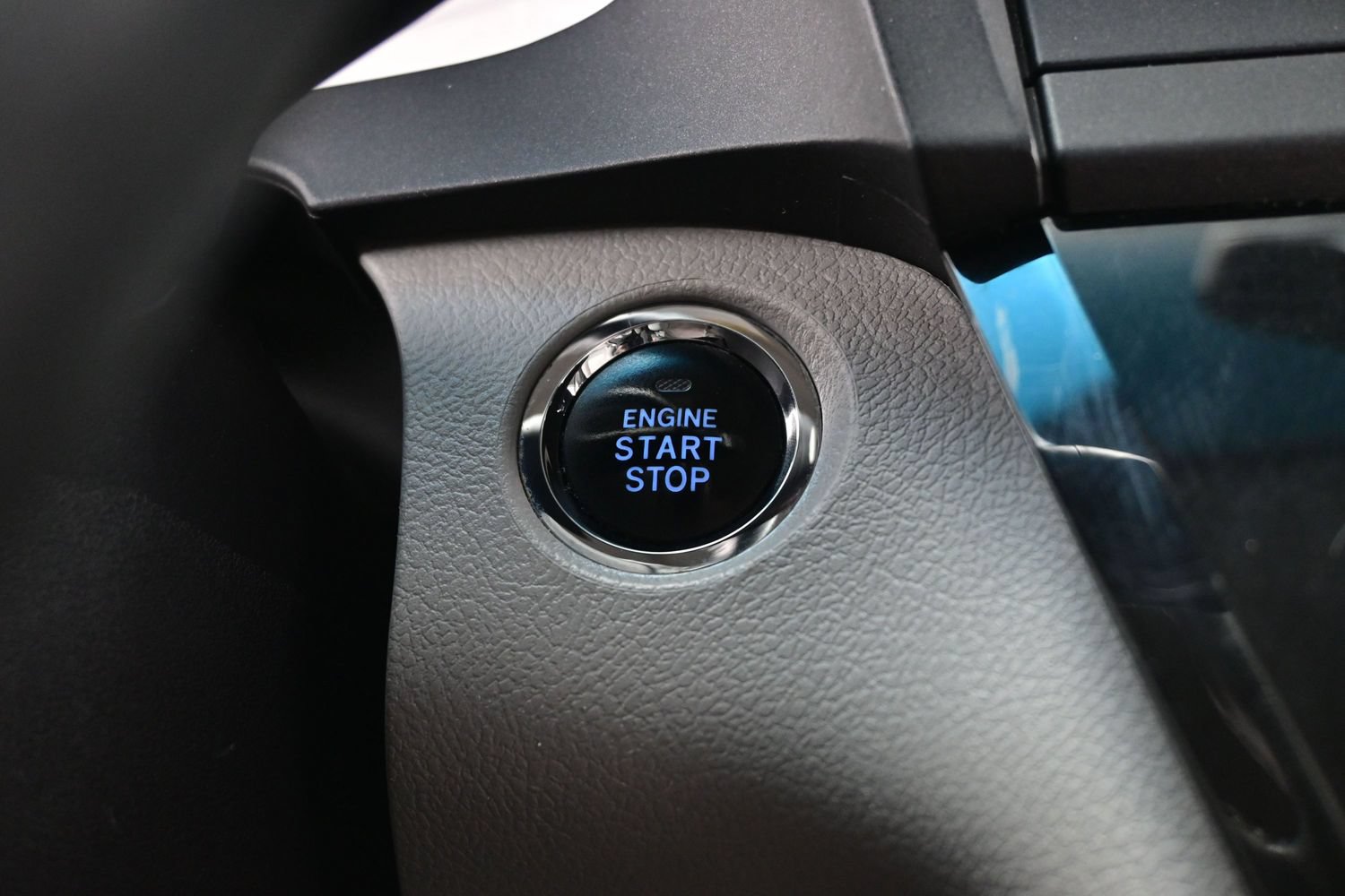 Used 2015 Toyota Sienna XLE w/ XLE Navigation Package FWD image 24