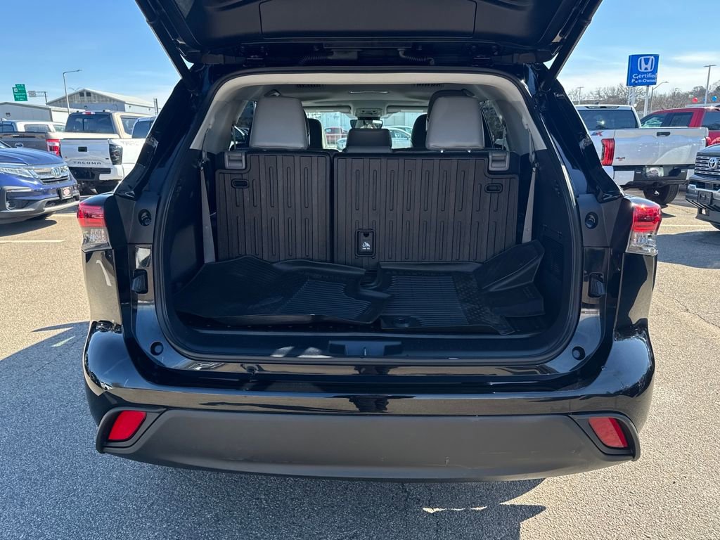 Used 2022 Toyota Highlander XLE image 7