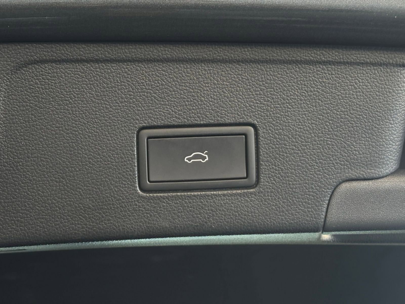 Used 2025 Volkswagen Atlas Cross Sport SE image 26